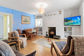 Pearl Cottage, Idyllic Grade II Listed Fisherman's Cottage, Log Burner, Parking, 2 Mins From the Waters Edge
